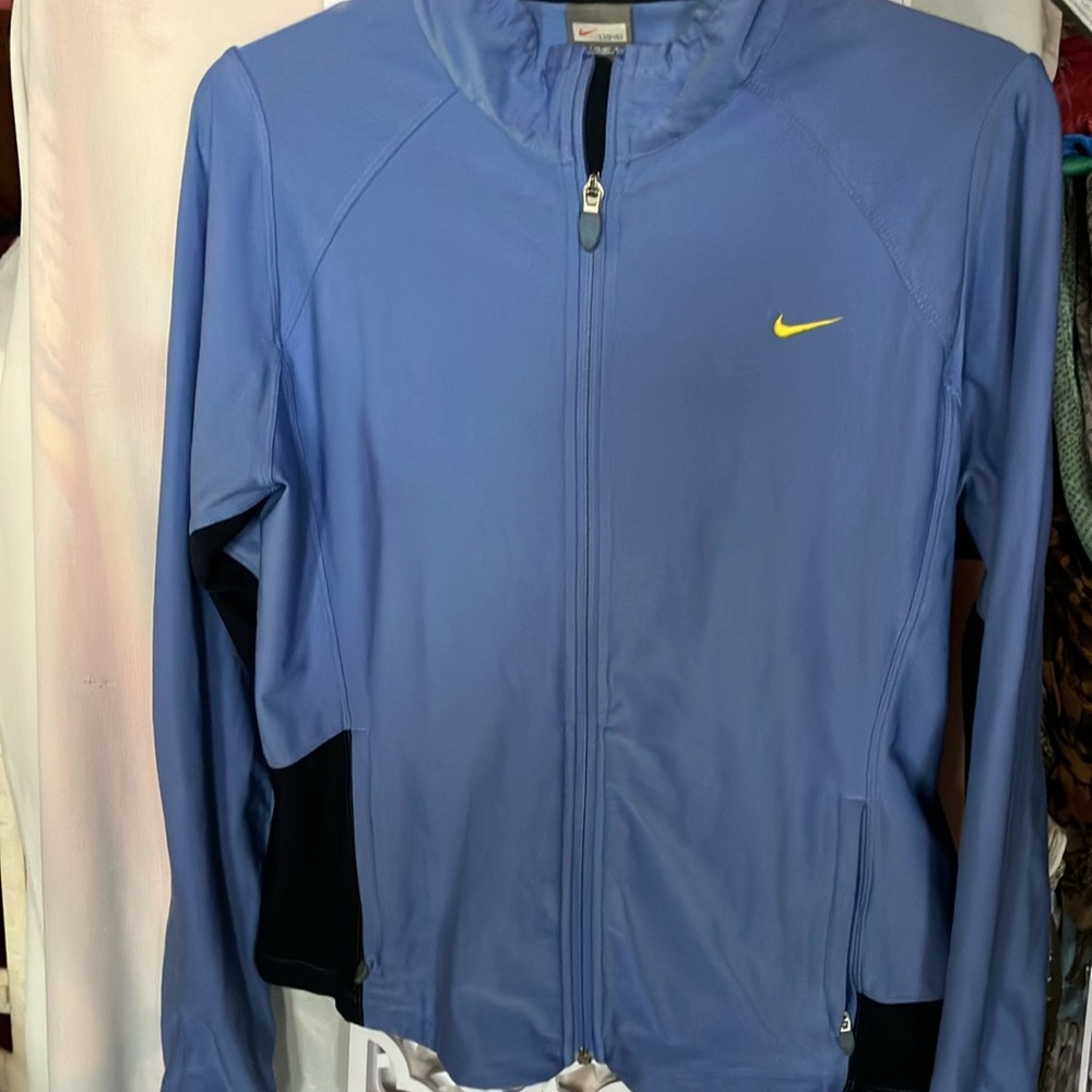 Nike light jacket perfect preowned condition double zip pockets,